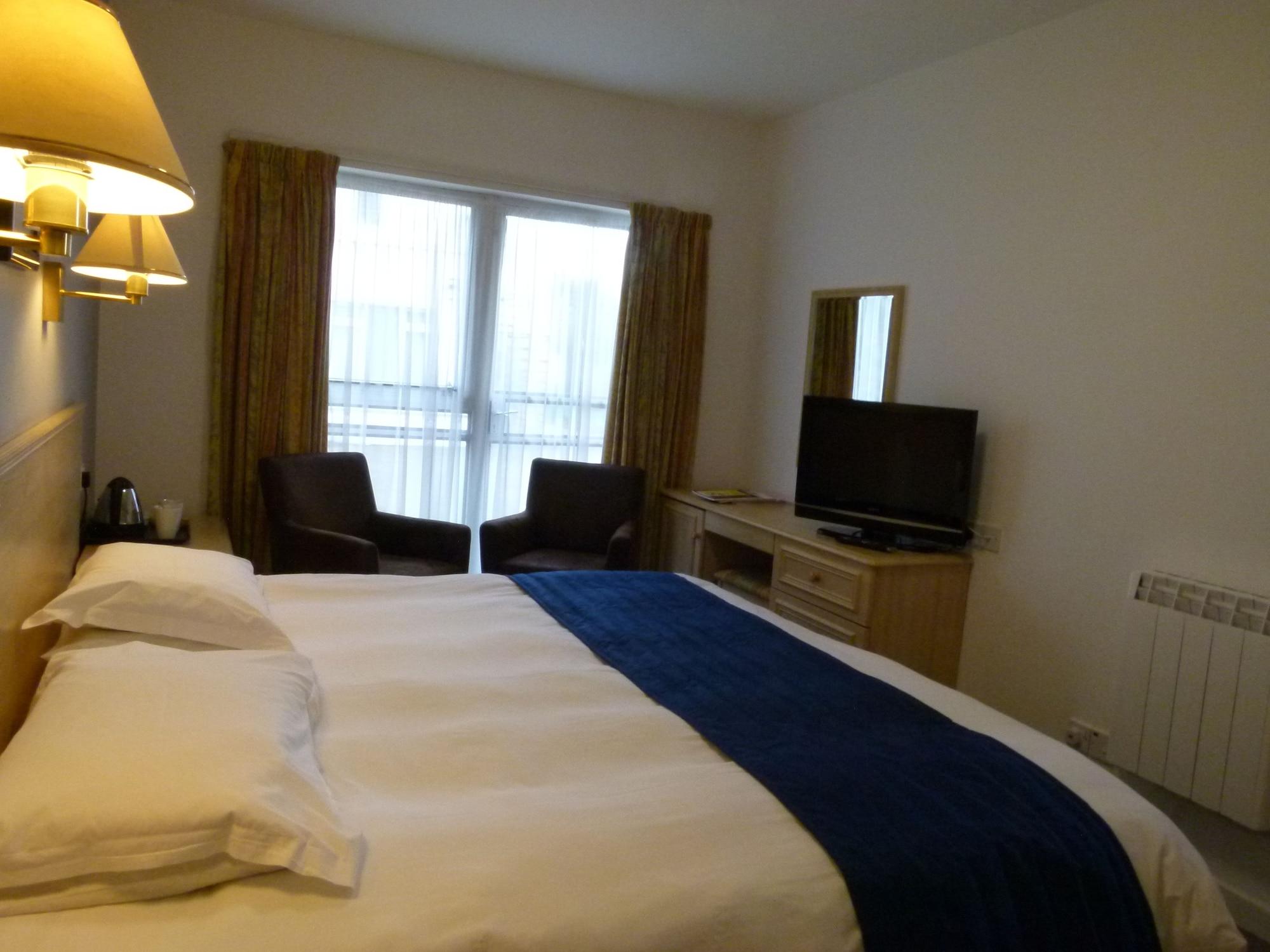 โรงแรมบีชคอมเบอร์ Grouville ภายนอก รูปภาพ