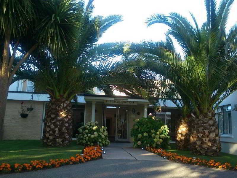 โรงแรมบีชคอมเบอร์ Grouville ภายนอก รูปภาพ