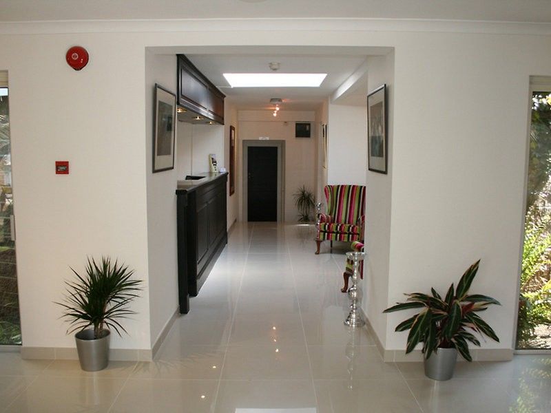 โรงแรมบีชคอมเบอร์ Grouville ภายนอก รูปภาพ