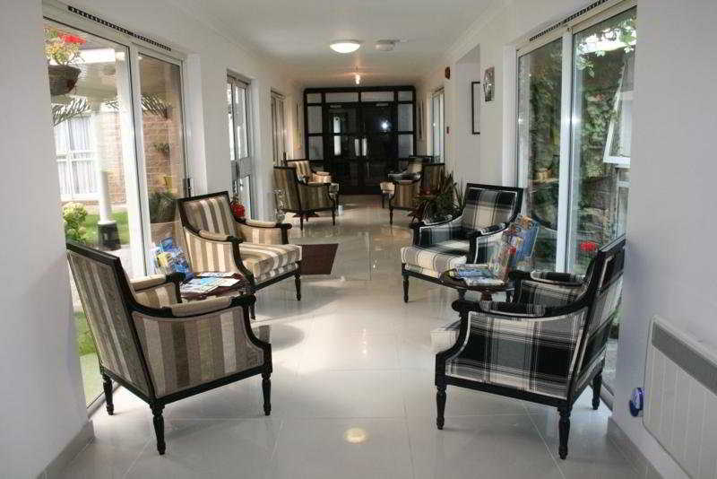 โรงแรมบีชคอมเบอร์ Grouville ภายนอก รูปภาพ